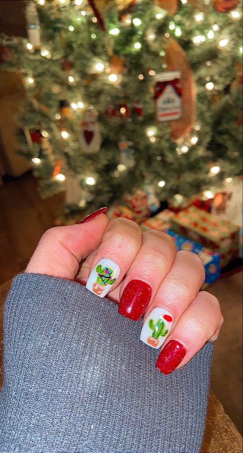 Western Christmas Acrylic Nails, Christmas Cow Nail Designs, Cactus Christmas Nails, Western Nails Christmas, Cute Western Christmas Nails, Christmas Cactus Nails, Western Holiday Nails, Western Christmas Nails Ideas, Western Christmas Nails Acrylic