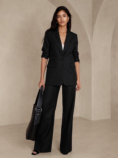 Saw this on Banana Republic: Long Fitted Blazer, Female Investment Banker Outfit, Classic Black Blazer Outfit, Chic Boss Lady Outfit, Fitted Black Blazer Outfit, Work Outfit All Black, Black Fitted Blazer Outfit, Cut Sleeves Suit, Women’s Business Outfits