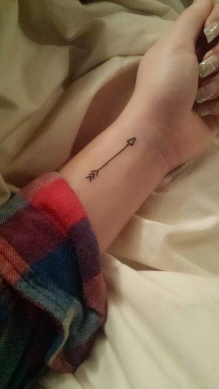 Tattoo Christian, Arrow Tattoo On Wrist, Arrow Tattoos For Women, Tato Jari, Christian Ideas, Small Arrow Tattoos, Tato Henna, Small Meaningful Tattoos, Arrow Tattoo