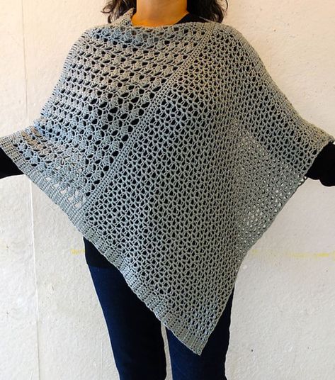 Ponchos, Free Crochet Poncho Patterns, Hooded Poncho Pattern, Shell Stitch Crochet, Poncho Crochet Pattern, Crochet Wraps, Poncho Patterns, Bobble Crochet, Lace Poncho