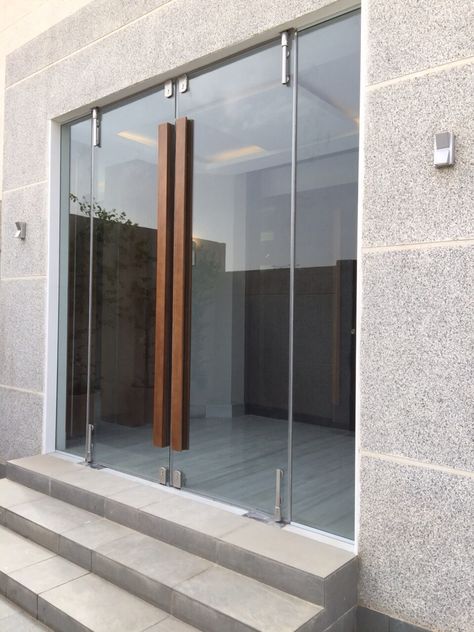 Glass door with wooden handle Wooden Glass Door, Timber Front Door, Glass Entrance Doors, Wooden Door Entrance, Glass Door Design, Frameless Glass Doors, Entry Doors With Glass, Stylish Doors, Bathroom Remodel Pictures