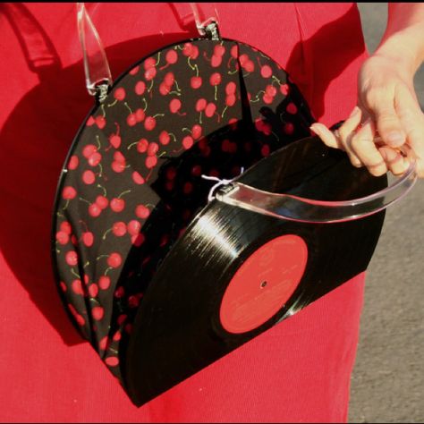 Upcycling, Record Purse, Cherry Stuff, Record Bag, Vinyl Record Crafts, Vinyl Purse, Yellow Basket, Record Crafts, Cd Crafts