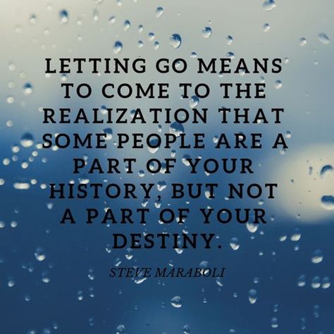 25 Inspirational Quotes To Help You Make Peace, Live In The Present & Let Go Of The Past | YourTango Confident Quotes, Love Breakup, Letting Go Quotes, Go For It Quotes, 25th Quotes, Learning To Let Go, Encouraging Quotes, Simple Quotes, Life Quotes Love