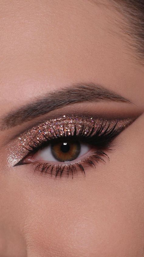 Neutral Sparkle Eye Makeup, Rose Gold Glitter Eye Makeup, Winter Formal Makeup For Green Eyes, Sparkly Glam Makeup, Gold Makeup For Wedding, Light Evening Makeup, Neutral Glitter Makeup, Xmas Party Makeup, Gilter Eyeshadow Makeup