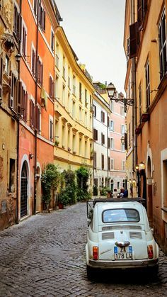 Architecture Rome, Rome Italy Aesthetic, Italian Streets, Rome Architecture, Travel Rome, Rome Streets, Italian Wallpaper, Europe Street, Mediterranean Aesthetic