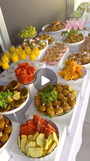 Appetizers Set Up Ideas, Ideas For Appetizers For Party, Fancy Lunch Recipes, Appetizer Display Ideas, Brunch Set Up Ideas Buffet Tables, Buffet Dessert Ideas, Party Food Buffet Ideas, Food Catering Ideas Buffet Tables, Buffet Food Ideas Party