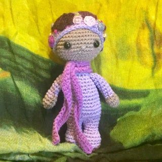 Amigurumi Patterns, Amigurumi Small, Old Ladies, Yarn Flowers, How To Make Scarf, Pola Amigurumi, Crochet Mermaid, Crochet Dolls Free Patterns, Mermaid Dolls