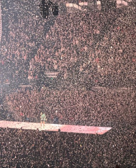 Billie Eilish performing at the Rod Laver Arena in Melbourne, Australia on September 22nd, 2022. #HTEMelbourne #BillieEillish Billie Eilish Performing, Rod Laver Arena, Rod Laver, September 2022, September 22, Melbourne Australia, Billie Eilish, City Photo, Melbourne