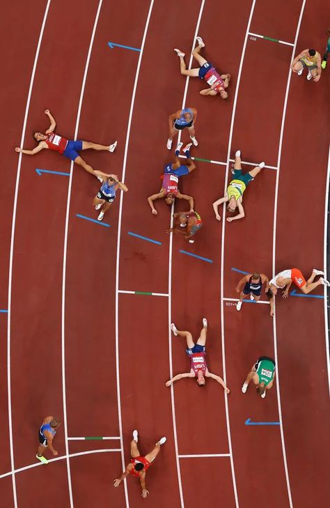 400m Hurdles, Olympic Games Aesthetic, Sports Photography Aesthetic, Iconic Sports Photos, Olympic Photography, Olympics Photography, Athletics Photography, Olympics Aesthetic, Track Pics