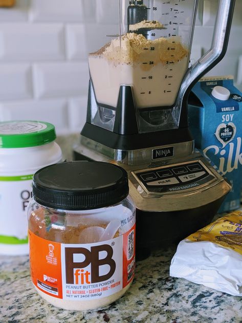 Peanut Butter Vanilla Protein Shake, Essen, Peanut Butter Powder Smoothie Recipes, Vanilla Peanut Butter Protein Shake, Protein Shake Breakfast Recipes, Herbalife Peanut Butter Shake, Healthy Peanut Butter Protein Shake, Protein Shake With Pb2, Pb Protein Smoothie