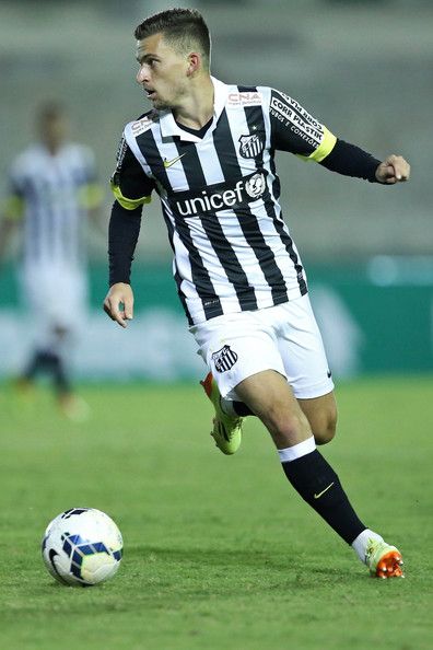 Lucas Lima of Santos in 2014. Lima, Santos, Running, American Football, Lucas Lima, Football