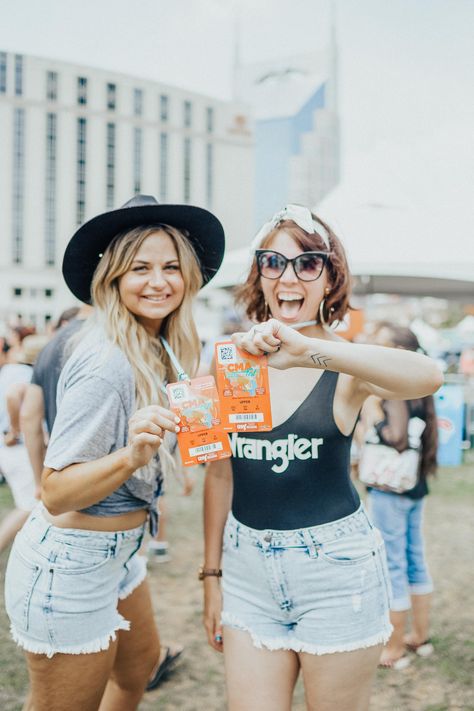 The top 5 things to know when planning for CMA Fest - The Fashionably Broke Teacher Cma Fest Outfit, Empty Water Bottle, Cma Fest, Visit Nashville, Brixton Hat, Broadway Stage, Simple Eye Makeup, Country Artists, Comfy Shoes
