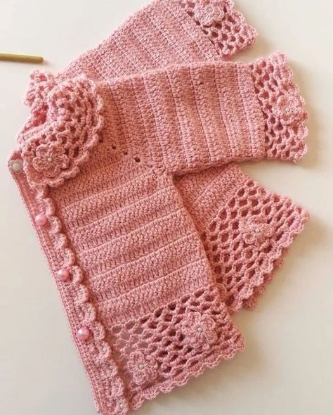 How to Crochet a Trendy Sweater #DIYTutorial&Pattern #CrochetSweaterPattern #StepByStep Crochet Baby Shrug, Jaket Crochet, Diy Crochet Sweater, Baby Cardigan Pattern Crochet, Crochet Baby Sweater Pattern, Crochet Baby Jacket, Crochet Baby Sweaters, Baby Cardigan Pattern