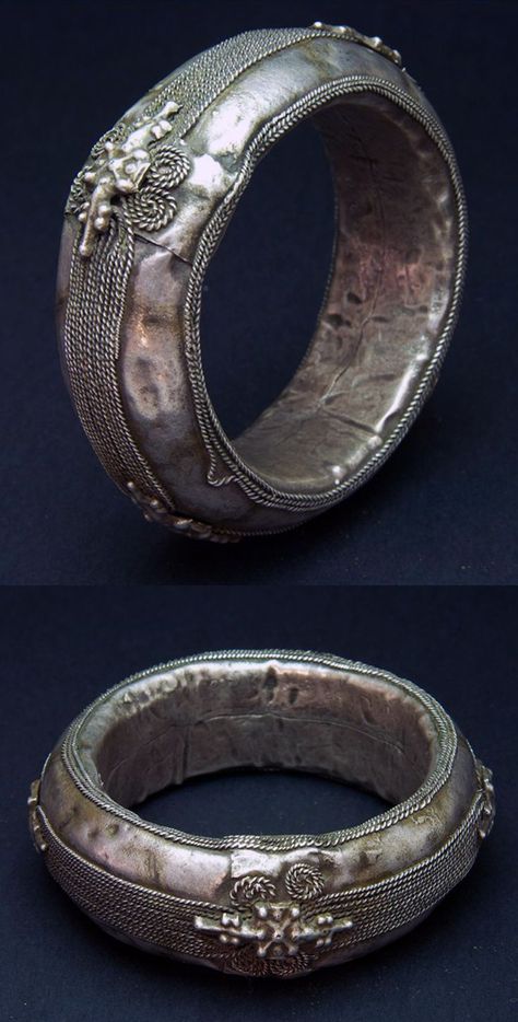 Algeria | Old silver bangle from the Saharan region | Mid 20th century or earlier Silver Applique, Country Look, The Sahara Desert, Antique Silver Jewelry, Deep South, Sahara Desert, Bangles Jewelry Designs, African Jewelry, Silver Bangle