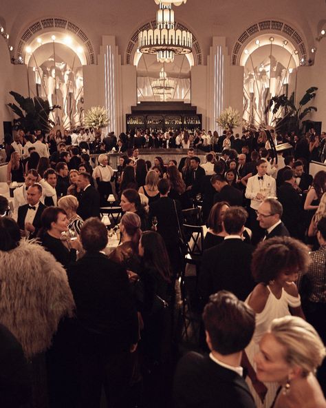 The glamour of NYC’s iconic supper clubs — reimagined by Ralph Lauren in an unprecedented NYFW event. #RalphsClub #RLCollection #FW2019 #NYFW Olinda, Magnolia Park, Wedding Money, Nyc Aesthetic, Super Rich Kids, Classy Wedding, Rich Kids, Dream Lifestyle, Old Money Aesthetic