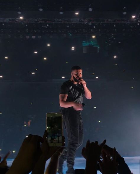 Drake Concert Pictures, Drake Concert Aesthetic, Pfp Drake, Concert Outfit Drake, Drake Concert Tickets, Quotes Drake Lyrics, Concert Drake, Drake Concert Outfit Ideas, Drake Pfp