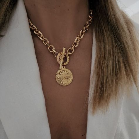 Statement Jewelry Outfit, Gold Statement Jewelry, Coin Necklace Gold, Chunky Silver Necklace, Chunky Gold Necklaces, Big Necklace, Ancient Coin, Gold Coin Necklace, Chunky Chain Necklaces