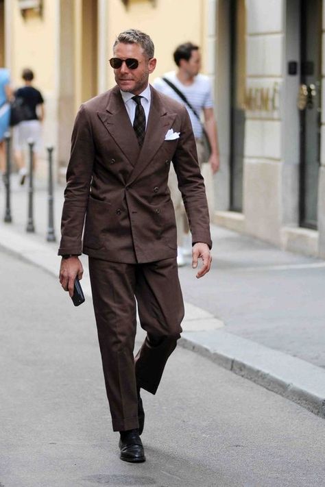 Linen Men Suit, Mens Italian Fashion, Brown Suits For Men, Italian Style Suit, Suit Overcoat, Men Suit Wedding, Stylish Men Over 50, Gents Wear, Italian Mens Fashion