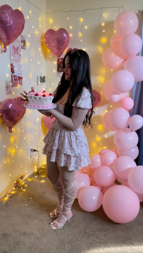 16 Birthday Dresses Sweet Sixteen, Sweet 16 Invites Ideas, Sweet Sixteen Dress Ideas, Sweet 16 Airbnb Ideas, Coquette Birthday Dress, Sweet 16 Coquette, Birthday Outfits 15, Coquette Birthday Party Aesthetic, Birthday Outfit 16th Sweet 16