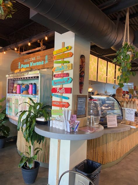 Surf Coffee Shop Interior Design, Surf Restaurant Design, Surf Shop Decor, Surf Shop Interior Design, Surf Cafe Design, Cafe On The Beach, Coffee Restaurant Aesthetic, Beach Shop Aesthetic, Surf Coffee Shop