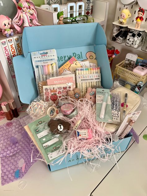 Stationary Items Aesthetic, Stationary Gift Box Ideas, Stationery Gift Box Ideas, Korean Birthday Gift Aesthetic, Stationary Hamper, Bingo Prizes, Hello Kitty School Supplies, Stationary Aesthetic, Aesthetic Stationary