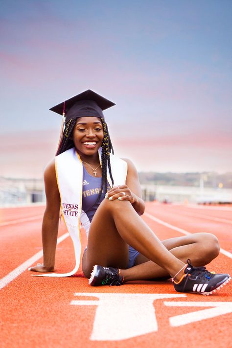 Texas State Graduation Pictures, Track Photography, Track Senior Pictures, Senior Year Pictures, Track Pictures, Unique Senior Pictures, Senior Photography Poses, Graduation Photography Poses, Senior Pictures Sports