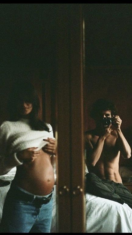 Pregnant Tumblr, Pregnancy Date, Picture Writing Prompts, Addicted Series, Couple Selfies, Addicted To You, Pregnant Couple, Mirror Pic, Pregnancy Shoot