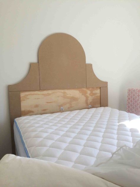 Scallop Headboard Diy, Scalloped Headboard Diy, Headboard Cover Ideas, Patterned Upholstered Headboard, Diy Curved Headboard, Diy Scalloped Headboard, Over Headboard Decor Ideas, Headboard Ideas Diy Easy, Upholstered Headboard Shapes