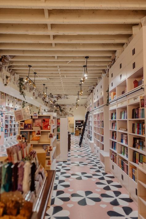 Themed Independent Bookstores in NYC - Untapped New York Bookstore New York, Popular Bookstore, Susan Elizabeth Phillips, Reading Romance Novels, Independent Bookstore, Bed Stuy, Diverse Books, Park Slope, Sports Romance