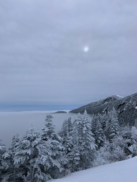 Vermont In The Winter, Vermont Winter Aesthetic, Vermont Winter Vacation, New England Aesthetic Winter, Vermont Aesthetic Winter, Winter In Vermont, New England Winter Aesthetic, Stowe Vermont Winter, Vermont Aesthetic