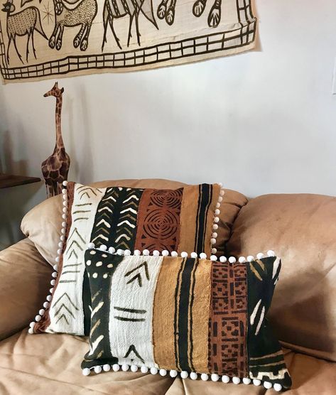 African Decor Bedroom, Africa Textiles, African Decor Living Room, Modern African Decor, African Living Rooms, African Style Decor, African Patterns, African Inspired Decor, African Rugs