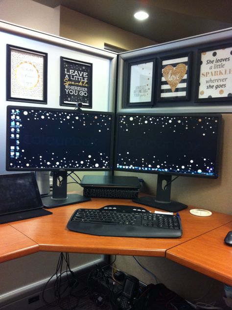 Gold black and silver cubicle decorating! Black And White Cubicle Decor Ideas, Black Cubicle Decor, Cubical Decoration, Office Cubical Decor, Cubicle Inspiration, Cubical Ideas, Work Cubicle Decor, Cozy Cubicle, Cubicle Ideas