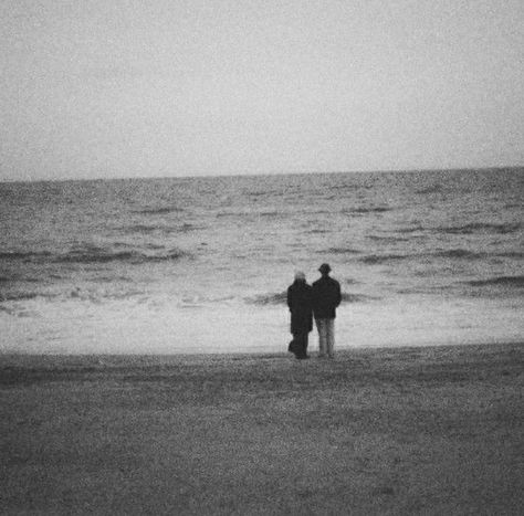 Couple Hugging Black And White Aesthetic, Black And White Aesthetic Couple, Hugging Couple, Wedding Decor Style, Thermal Imaging, Black And White Love, Black And White Aesthetic, White Aesthetic, Black Aesthetic