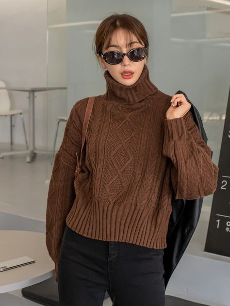 Chocolate Brown Sweater Outfit, Chocolate Brown Top Outfit, Chocolate Brown Clothes, Brown Knitted Sweater Outfit, Brown Turtle Neck Outfit, Brown Pullover Outfit, Turtle Neck Outfit Women Winter, Brown Knit Sweater Outfit, Casual Outfits Brown
