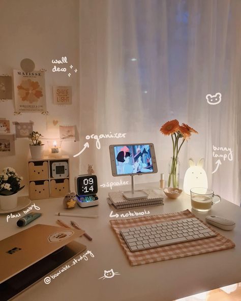 Studying Room Ideas, Room Study Table Ideas Aesthetic, Cute Study Room Ideas, It Girl Room Decor, How To Make Your Study Table Aesthetic, Aesthetic Study Table Set Up, Study Table Setting Ideas, Study Rooms Ideas, Cute Study Space