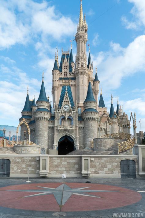 Cinderella Castle turret and forecourt construction Rowan Kane, Disneysea Tokyo, Disney World Castle, Colorfull Wallpaper, Disney World Pictures, Disney World Magic Kingdom, The Fine Print, Cinderella Castle, Disney Photos
