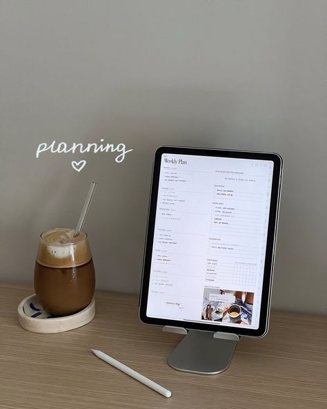 how I use my iPad for wellness 🤍🥥 #ipad #appleipad #digitalplanning #digitalplanner #wellness Study Ipad Aesthetic, Ipad Study Aesthetic, Ipad Set Up, Working Aesthetic, Ipad Productivity, Artist Motivation, To Do Lists Aesthetic, Ipad Planning, Ipad Setup