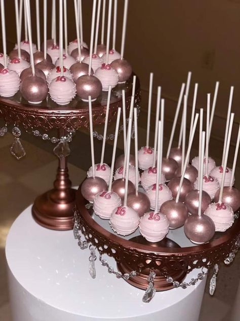 19th Bday Ideas For Her, Sweet 16 Party Ideas Rosegold, 14ty Birthday Party Ideas, Sweet 16 Party Table Ideas, Rose Gold Party Food Ideas, 21st Rose Gold Birthday Party, Sweet 16 Deserts, Rose Gold 21st Birthday Decorations, Birthday Food Decorations