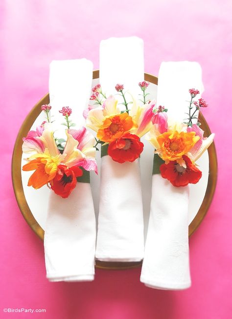 DIY Floral napkin Rings - Super quick and easy, perfect for jazzing up a Mother's Day table! - BirdsParty.com Floral Napkin Rings, Paper Napkin Rings, Napkin Rings Diy, Birthday Table Decorations, Rings Diy, Diy Napkins, Floral Napkins, Meeting Planner, Birthday Table