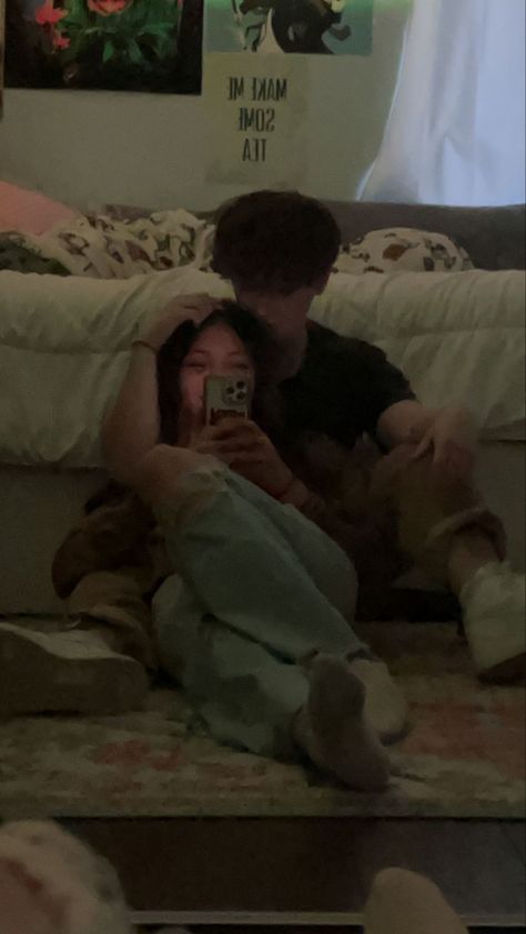 Couple Selfie, Cute Relationship Pics, Výtvarné Reference, Teenage Love, My Kind Of Love, Cute Relationship Photos, Couple Goals Teenagers, Couples Vibe, Teen Love