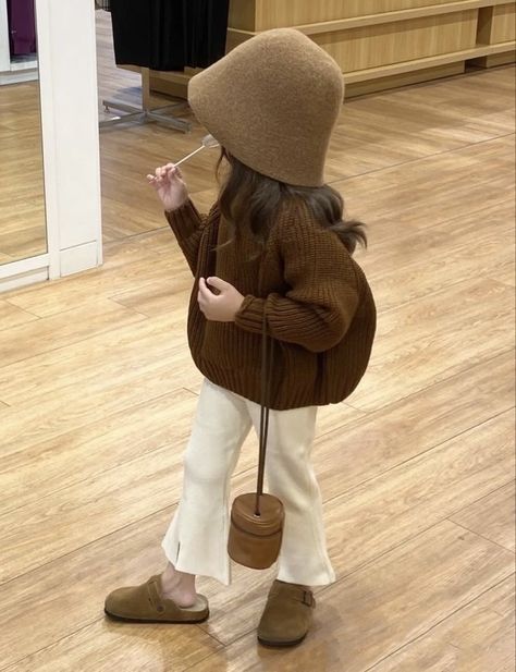 No Face Ideas, Winter Outfits Girl, Pregnant Fashion Summer, Winter Outfits Fashion, Hat Decor, Face Ideas, Outfit Ideas Winter, Kids Ootd, Foto Baby