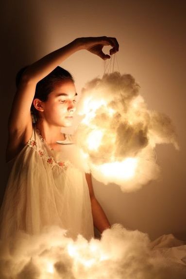 how to make glowing clouds of cotton, crafts, lighting Fun Diy Projects For Home, Party Lights Diy, Diy Cloud Light, Cloud Light, Deco Led, Cloud Lamp, Diy Clouds, Nursery Lighting, Cotton Clouds