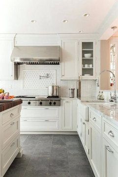 White Kitchen Dark Floors, Stone Kitchen Floor, Grey Tile Kitchen Floor, Slate Floor Kitchen, Grey Kitchen Tiles, Dark Kitchen Floors, White Kitchen Floor, White Quartzite Countertops, White Tile Kitchen Floor