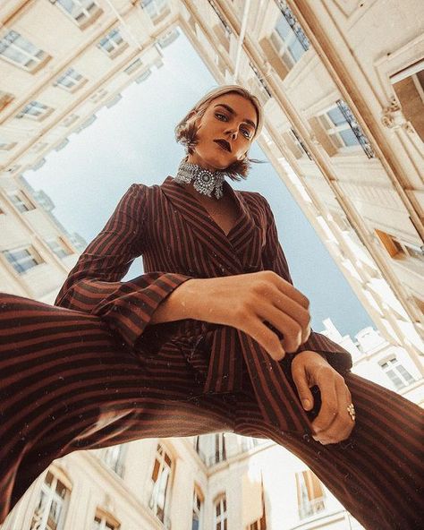 2020 Design Movements - Wide Angle Portraits - 20 Beautiful Examples Vogue Fashion Photography, An Nou Fericit, Fashion Photography Editorial Vogue, Outdoor Fashion Photography, Fashion Photography Editorial Studio, Beauty Fotografie, Fashion Fotografie, Artistic Fashion Photography, Editorial Vogue