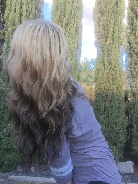 reverse ombré Reverse Ombré Hair, Light Roots To Dark Ends, Reverse Balayage Hair, Reverse Ombre Hair, Hair Color Ombre, Reverse Balayage, Reverse Ombre, Blonde Tips, Hair 2024