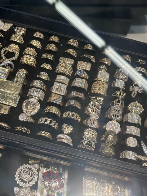 Cali Jewelry Aesthetic, Cali Gold Jewelry, Pretty Jewellery Gold, La Gold Jewelry, Jewelry Collection Aesthetic, Cali Jewelry, Nugget Jewelry, Body Jewelry Diy, Gold Nugget Jewelry