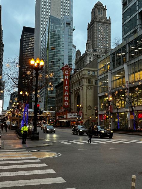 Windy City Aesthetic, Chicago Aesthetic Daytime, And When I’m Back In Chicago I Feel It, Chicago Travel Aesthetic, Chicago Dark Aesthetic, River Walk Chicago, Chicago Aesthetic Instagram, Uic Chicago Aesthetic, Chicago Core Aesthetic