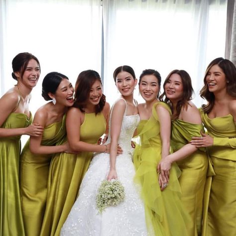 Chartreuse Bridesmaid Dresses, Chartreuse Bridesmaids Dresses, Chartreuse Wedding Colors, Wedding Motif Color, Wedding Entourage Gowns, Chartreuse Wedding, Cottage Core Photoshoot, Entourage Gowns, Bridesmaid Color Palette