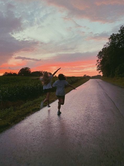 Nature, Friend Athstetic, Farm Athstetic, Living The Best Life Aesthetic, Country Pics Aesthetic, Sweet Life Aesthetic, Carefree Life Aesthetic, Happy Carefree Aesthetic, Spending Time In Nature Aesthetic