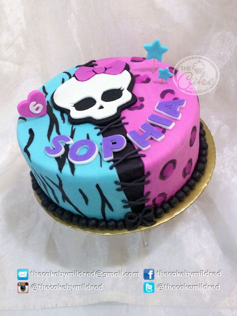 Monster High 3 - Hand cuted gumpaste topper, hand painted animal print an fondant accents for Sophia  - Puerto Ordaz - Reposteria - Venezuela Monster High Cake, Monster High Birthday Party, Monster High Cakes, Monster High Birthday, Make Up Cake, Childrens Birthday Cakes, Specialty Cakes, Edible Cake, Snack Cake